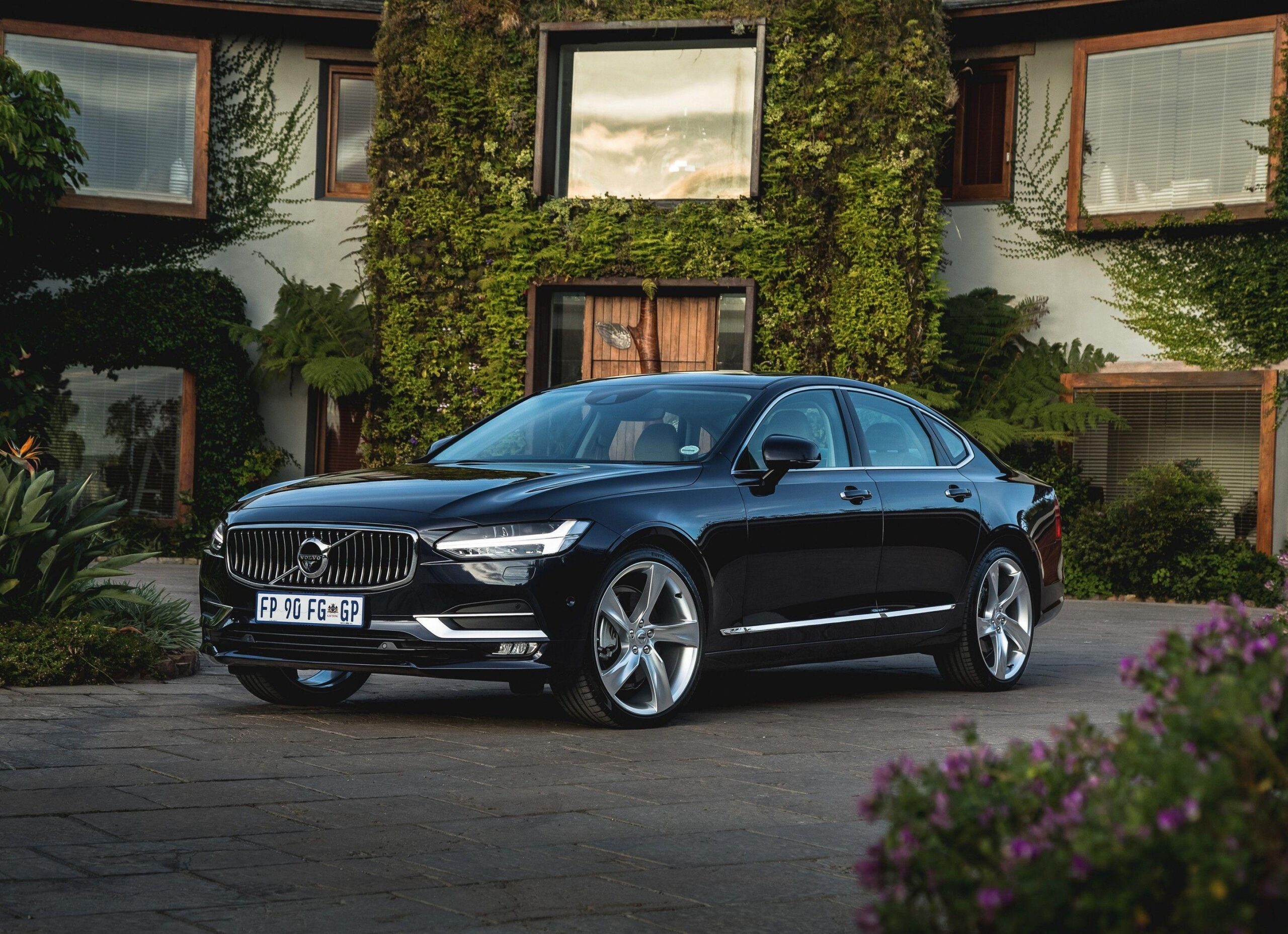 volvo s90 da parte de carros da empresa